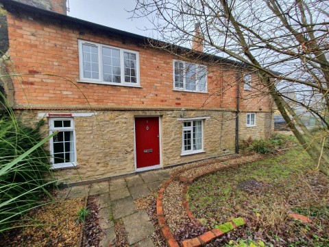 View Full Details for 2 Memorial Green, Roade, NORTHAMPTON