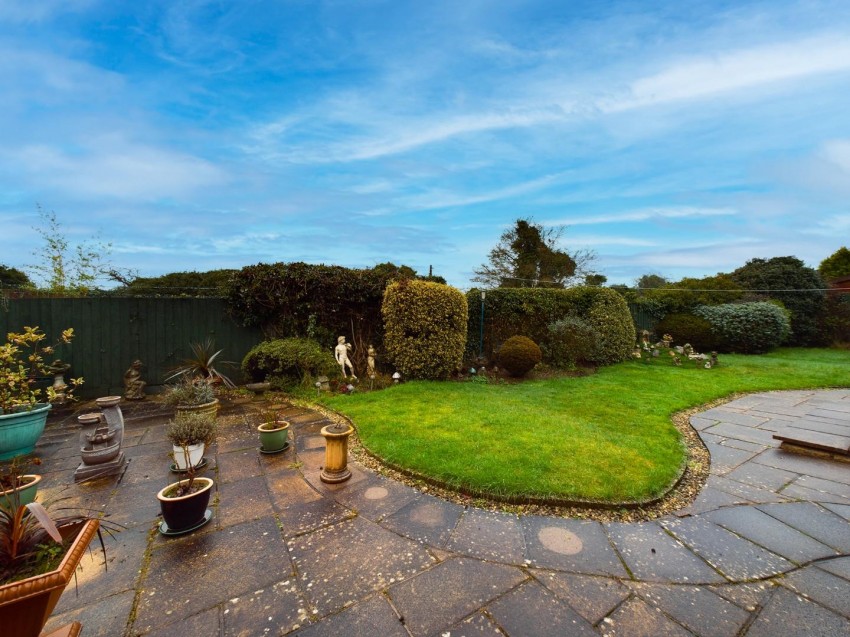 Images for Tarrant Close, Moulton