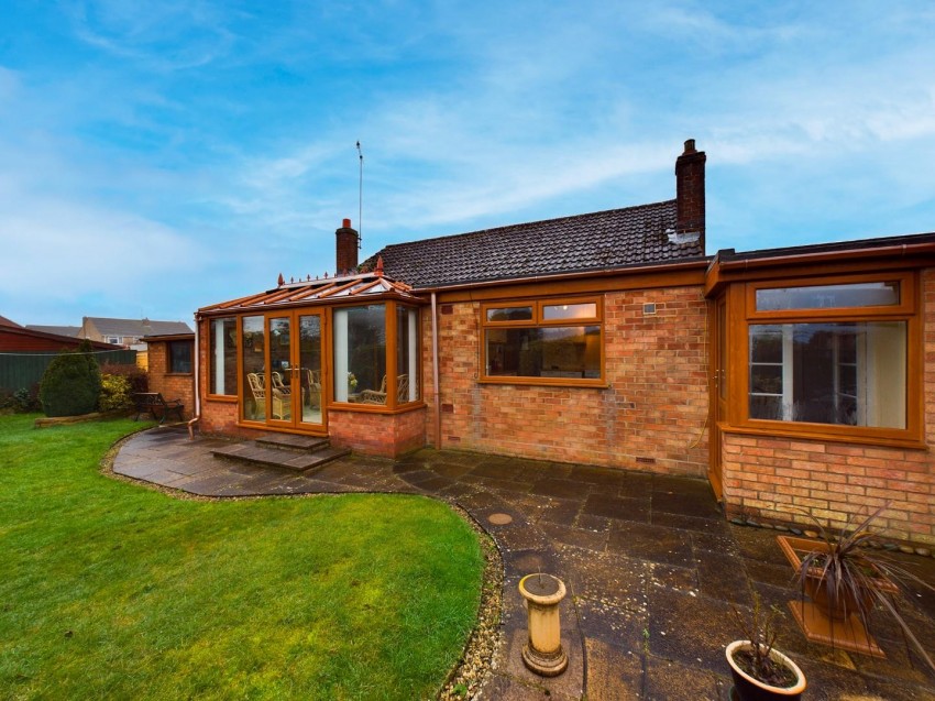 Images for Tarrant Close, Moulton