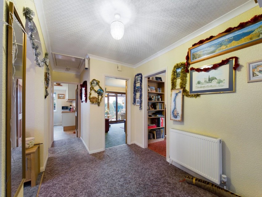 Images for Tarrant Close, Moulton