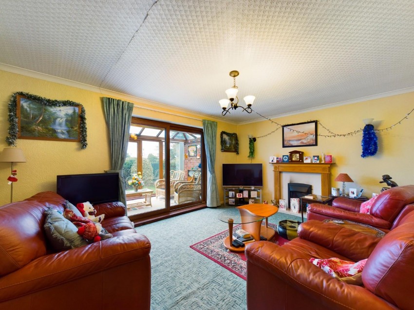 Images for Tarrant Close, Moulton