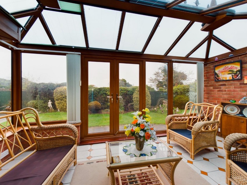 Images for Tarrant Close, Moulton