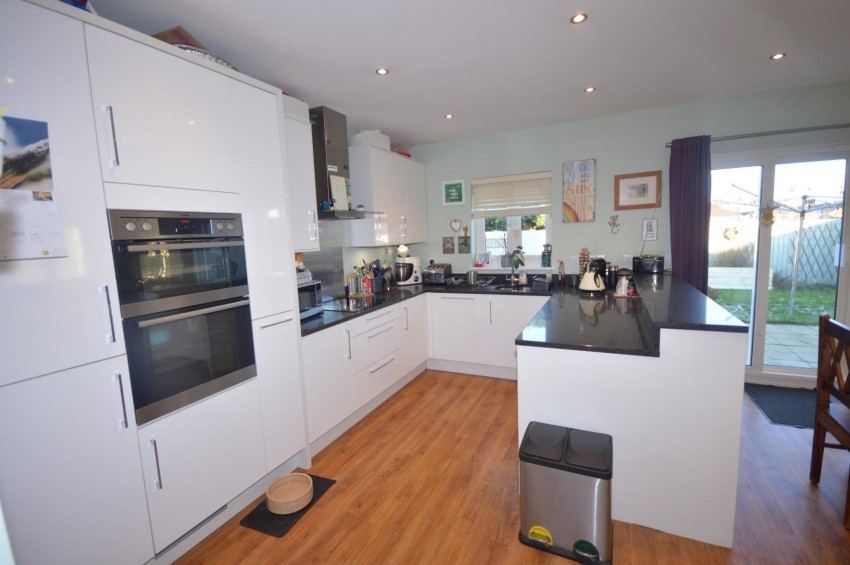 Images for Thorpe Road, Earls Barton, Northampton