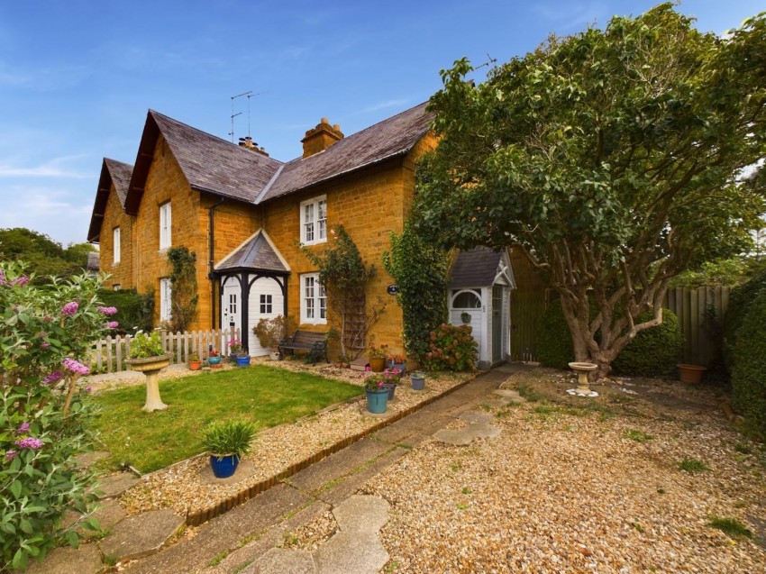 Images for Badgers Cottage, Sywell, Northampton