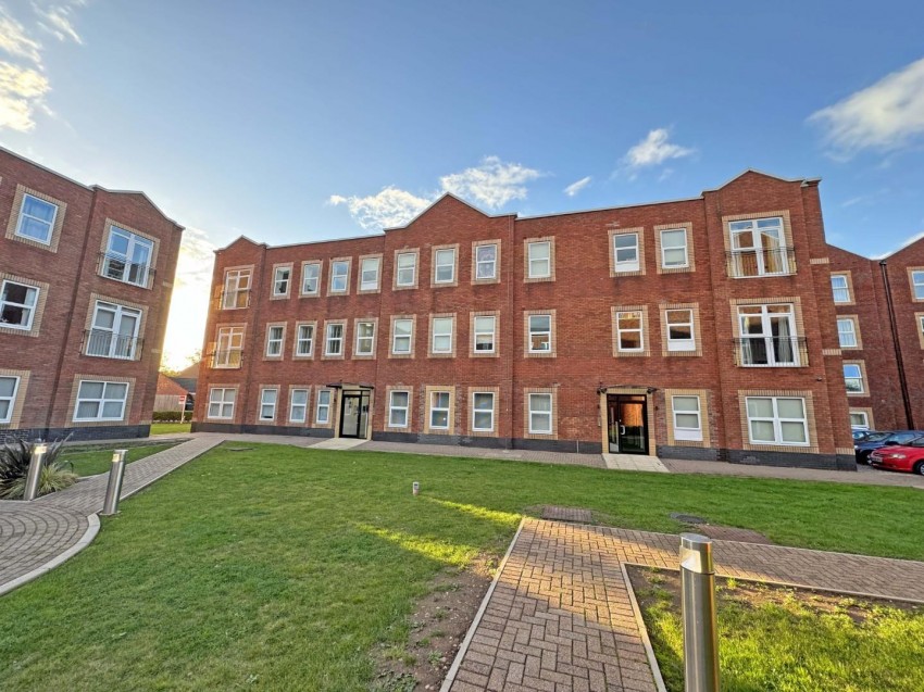 Images for Sandy House, Woodside Park, Rugby