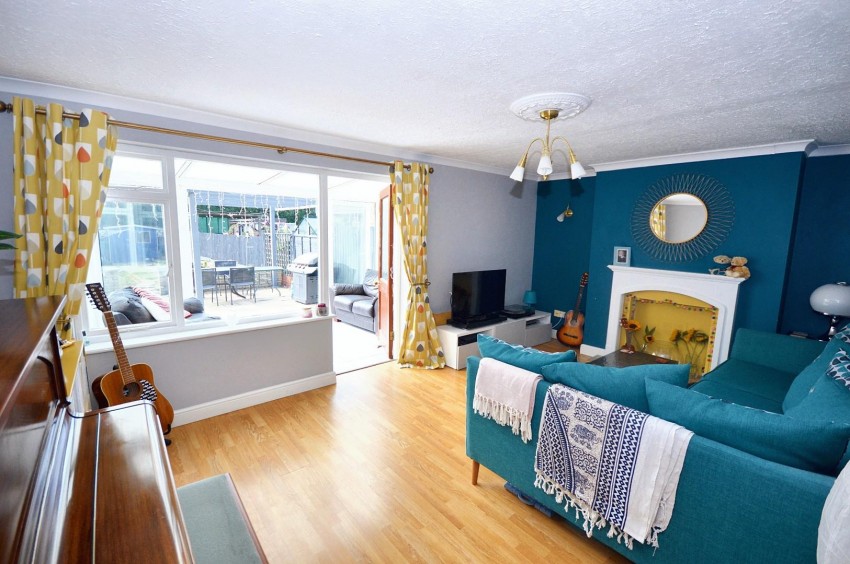 Images for 49 Manor Road, Earls Barton, NORTHAMPTON