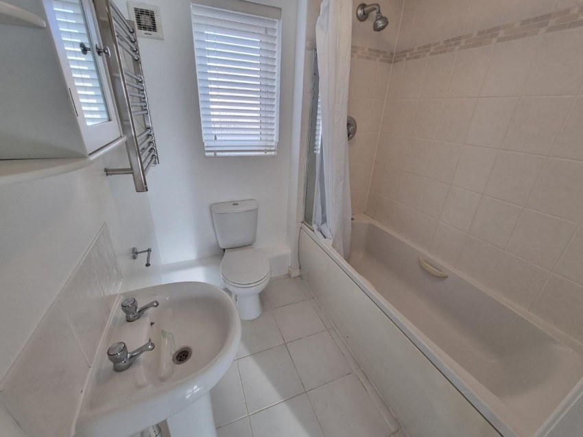 Images for Gardeners End, Bilton, Rugby