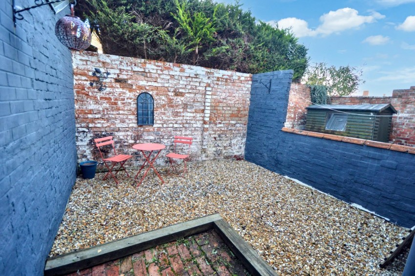 Images for Tebbutts Yard, Earls Barton, Northampton