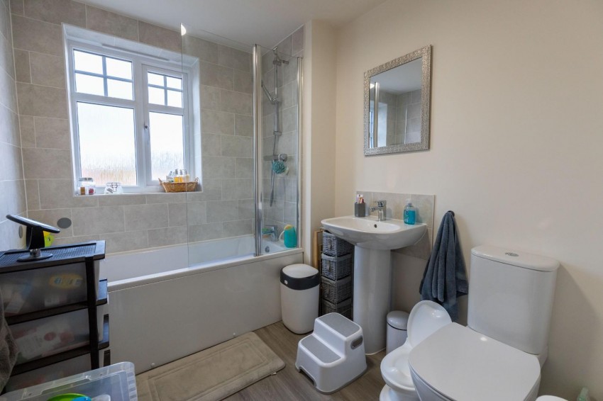 Images for Hutchins Close, Overstone Gate