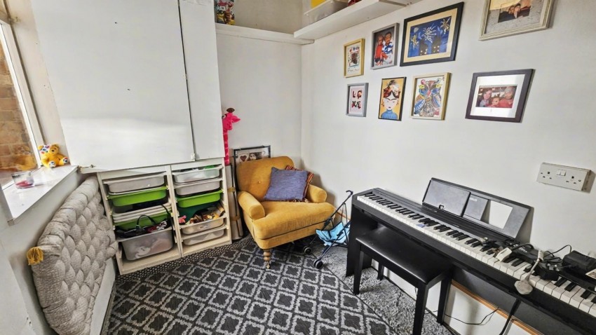 Images for Cedar Road East, Northampton